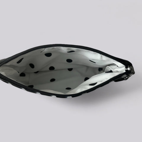 Pouch im Punkt-Design