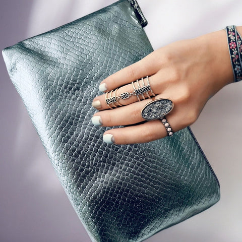 Pouch Silver in Schlangenleder-Design