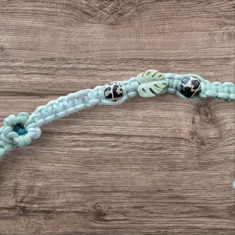 Makramee Handykette – Boho Handykette mit Leoprint-Ring – Jungle Vibes – Handgemachte Smartphone Kette – Stylisches Handy Accessoire