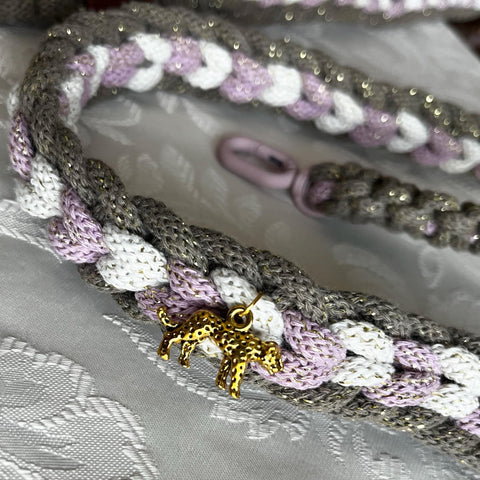 Handykette Crossbody aus Makramee – Handgefertigtes Handyband im Boho-Stil für Smartphone, Lanyard mit Karabiner & Herzanhänger