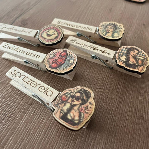 Lustige Glupperl für Frauen | Dirndl Accessoire | Oktoberfest Wiesn Klammer | Junggesellinnenabschied | personalisiert