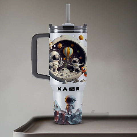 Tumbler 40oz personalisierbar · Edelstahlbecher für Kinder · Galaxie & Astronauten · Hält Getränke heiß oder kalt · Inkl. Strohhalm