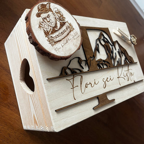 Personalisierte Holzbox – dein individuelles Geschenk mit Bergdesign