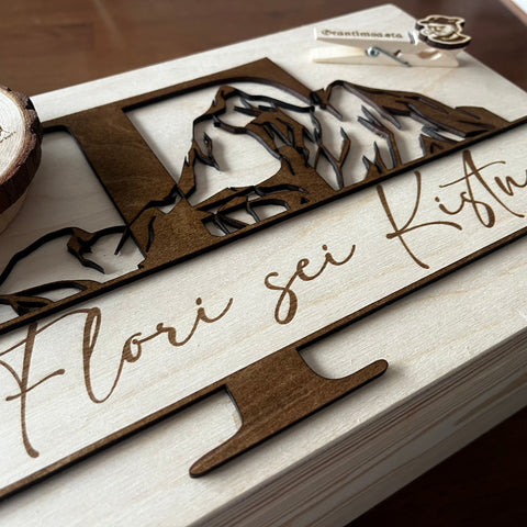 Personalisierte Holzbox – dein individuelles Geschenk mit Bergdesign