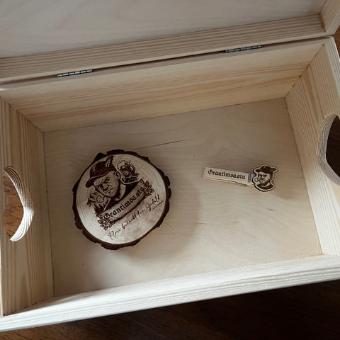 Personalisierte Holzbox – dein individuelles Geschenk mit Bergdesign