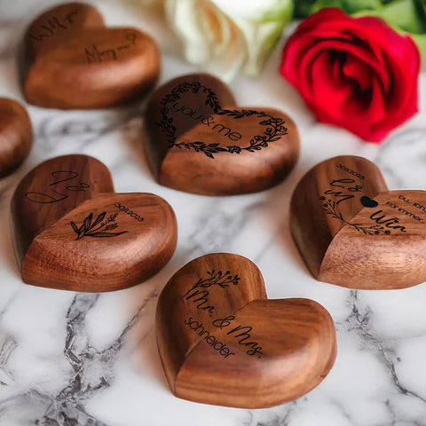 Personalisierte Herz Ringbox aus Walnussholz für 1 Ring