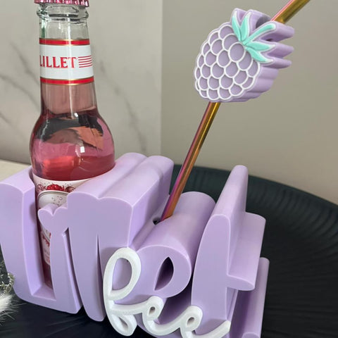 Lilletfee Trinkhalter personalisiert | Flaschenhalter mit Untersetzer & Strohhalm | Lillet Geschenk | Sommerdeko | Drinkhalter Berry