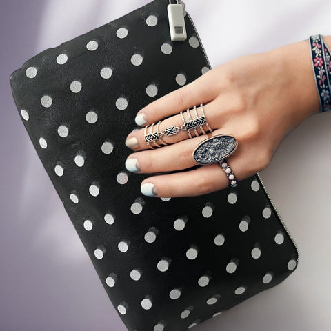 Pouch im Punkt-Design