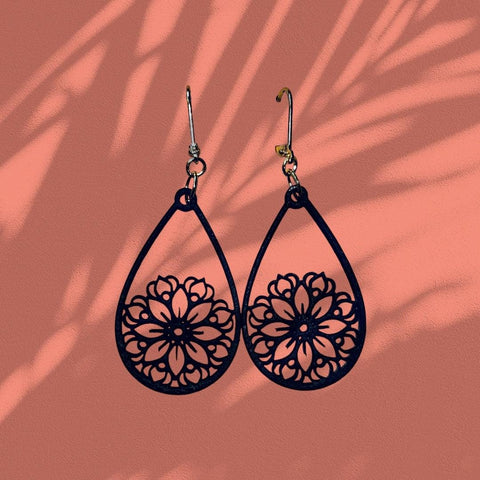 Boho Breeze Ohrringe – Leichte Holzohrringe, Mandala Design, Boho Schmuck, handgemacht, Festival Accessoire, Geschenkidee