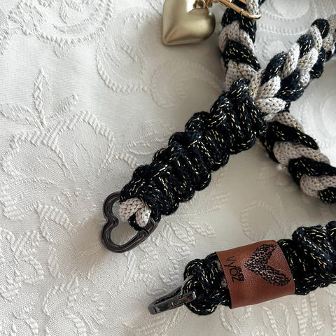 Handykette Crossbody aus Makramee – Handgefertigtes Handyband im Boho-Stil für Smartphone, Lanyard mit Karabiner & Herzanhänger