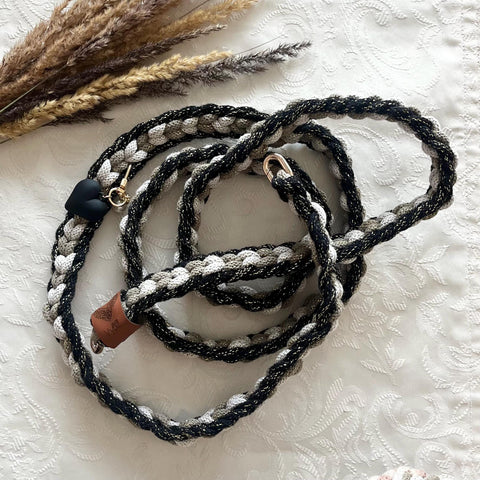 Handykette Crossbody aus Makramee – Handgefertigtes Handyband im Boho-Stil für Smartphone, Lanyard mit Karabiner & Herzanhänger